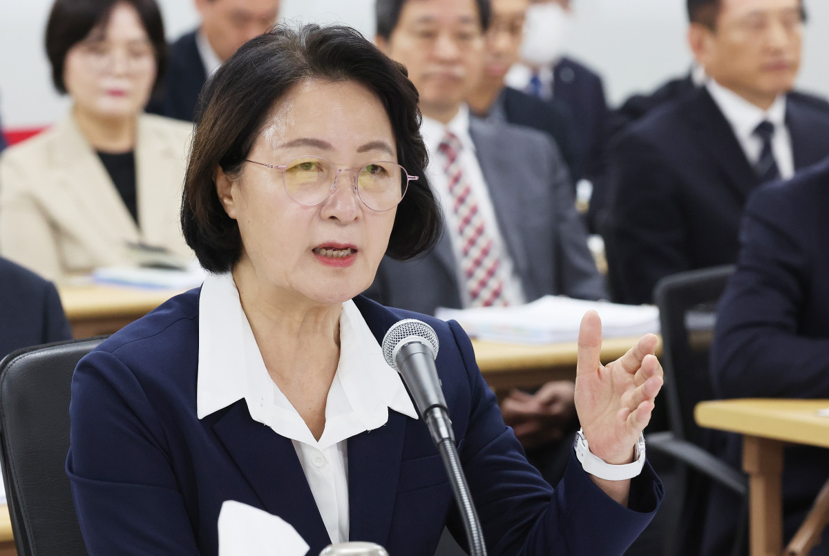 ▲13일 경기도 수원시 영통구 경기도청에서 열린 국회 행정안전위원회의 경기도에 대한 국정감사에서 추미애 경기도지사가 위원 질의에 답변하고 있다. 사진=연합뉴스