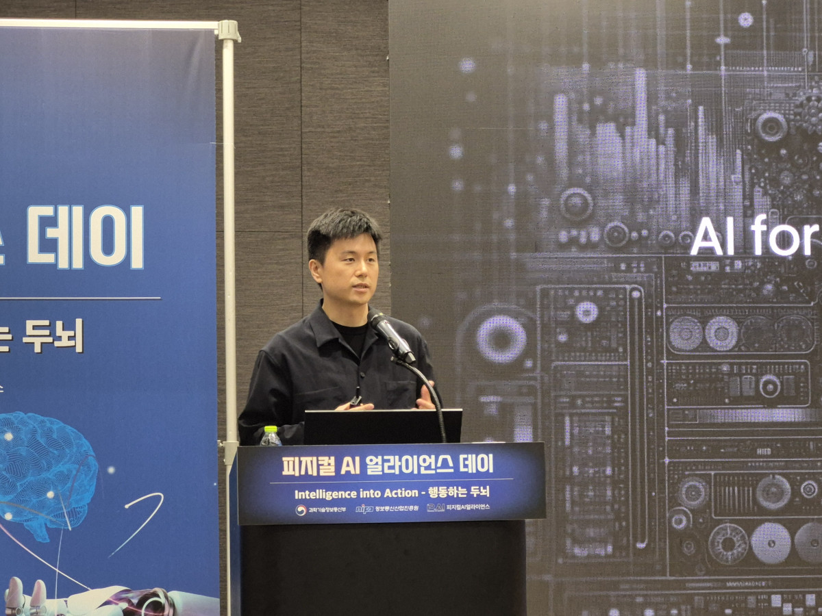 ▲이강욱 크래프톤 CAIO가 13일 코엑스 '피지컬 AI 테크위크' 특별강연을 진행하고 있다. 김연진 기자 yeonjin@