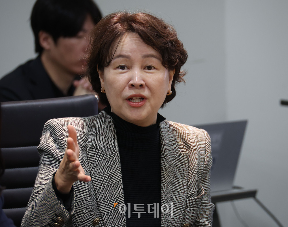 ▲13일 서울 강남구 논현동 이투데이 빌딩에서 열린 미래전략위원회 회의에서 박현주(전 뉴욕멜론은행 한국대표) 위원이 발언을 하고 있다. 고이란 기자 photoeran@