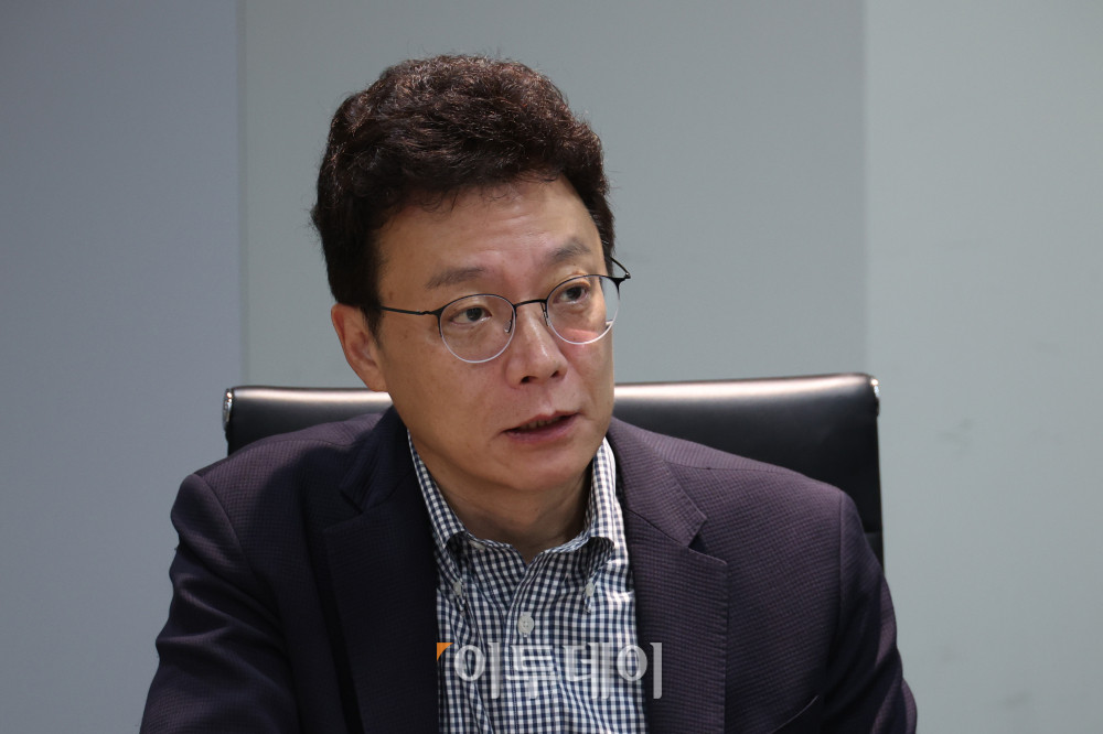 ▲13일 서울 강남구 논현동 이투데이 빌딩에서 열린 미래전략위원회 회의에서 이정훈(전 세아창원특수강 대표) 위원이 발언을 하고 있다. 고이란 기자 photoeran@