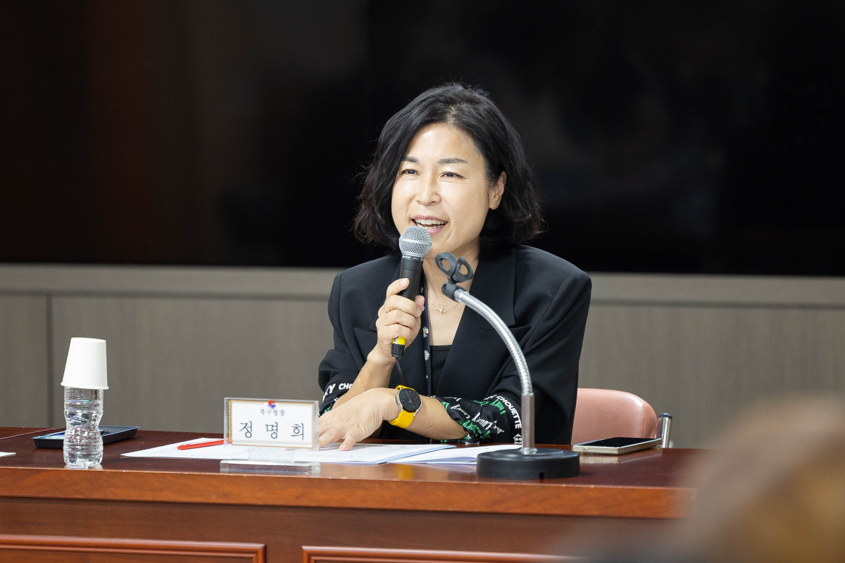 ▲정명희 북구청장이 질문에 답변을 하고 있다. (사진제공=북구청)