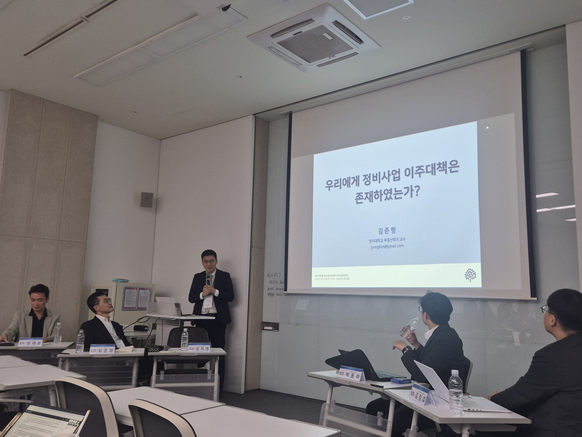▲13일 오후 서울시청 지하 서울갤러리에서 열린 한국도시부동산학회 '정비사업 이주대책, 무엇이 문제인가?' 토론회 (이난희 기자 @nancho0907)