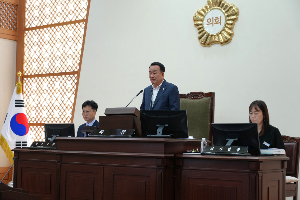 ▲하기태 영천시의회 의장이 본회의를 주재하고 있다. (영천시의회)