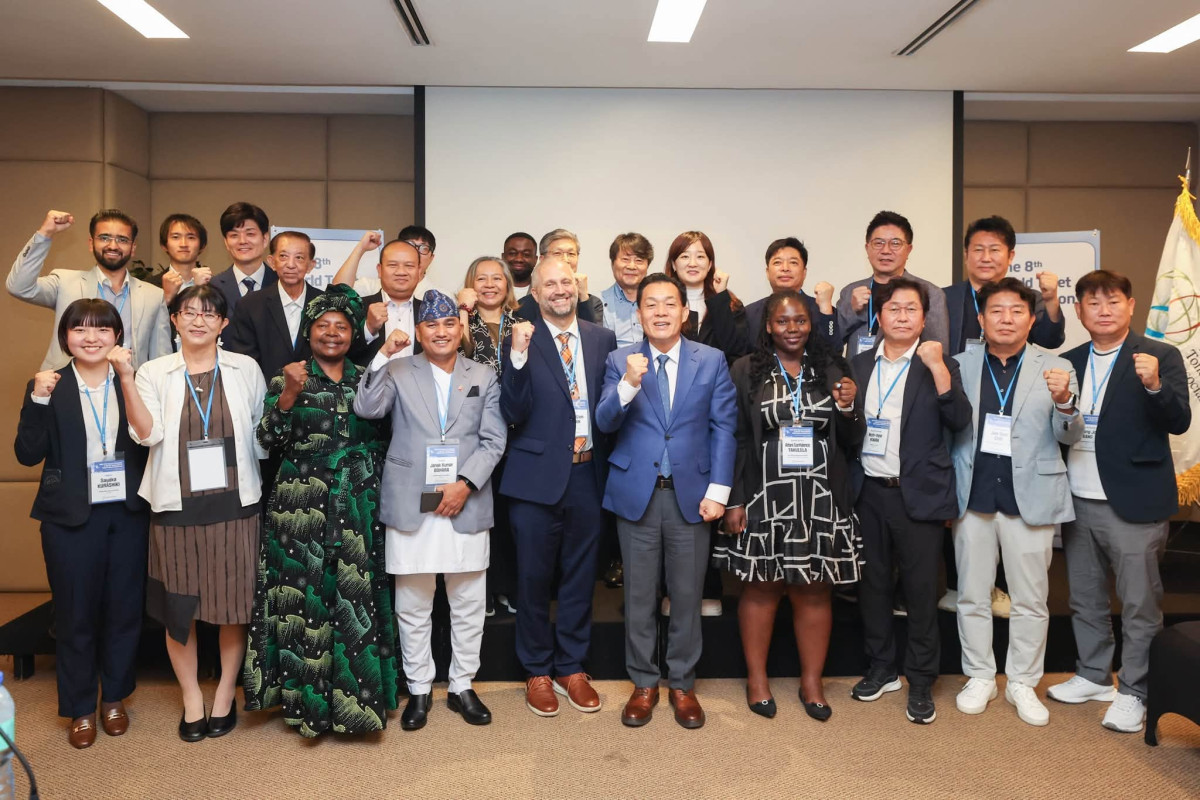 ▲이재준 수원특례시장과 세계화장실협회(WTA) 총회 참석자들이 13일 필리핀 마닐라에서 기념촬영을 하고 있다. (이재준 수원특례시장 페이스북)