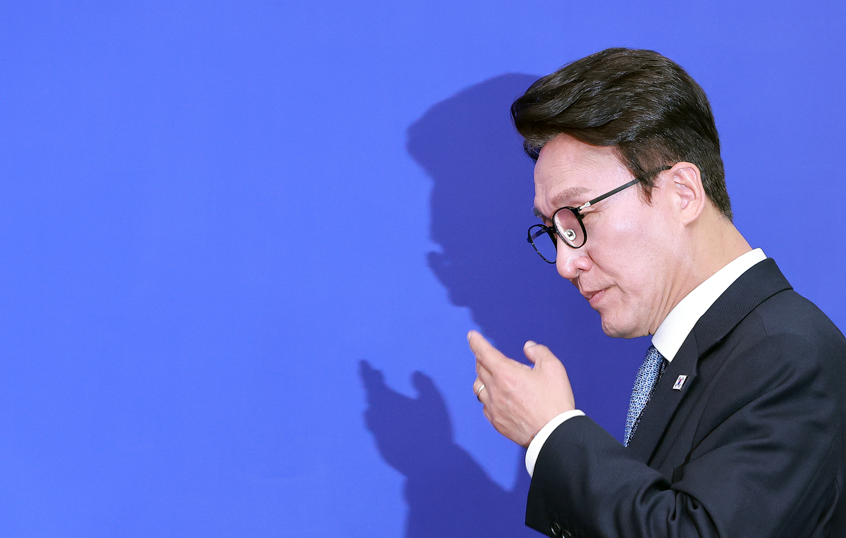 ▲더불어민주당 김민석 대표가 14일 국회에서 열린 최고위원회의에 참석하고 있다. 2026.10.14