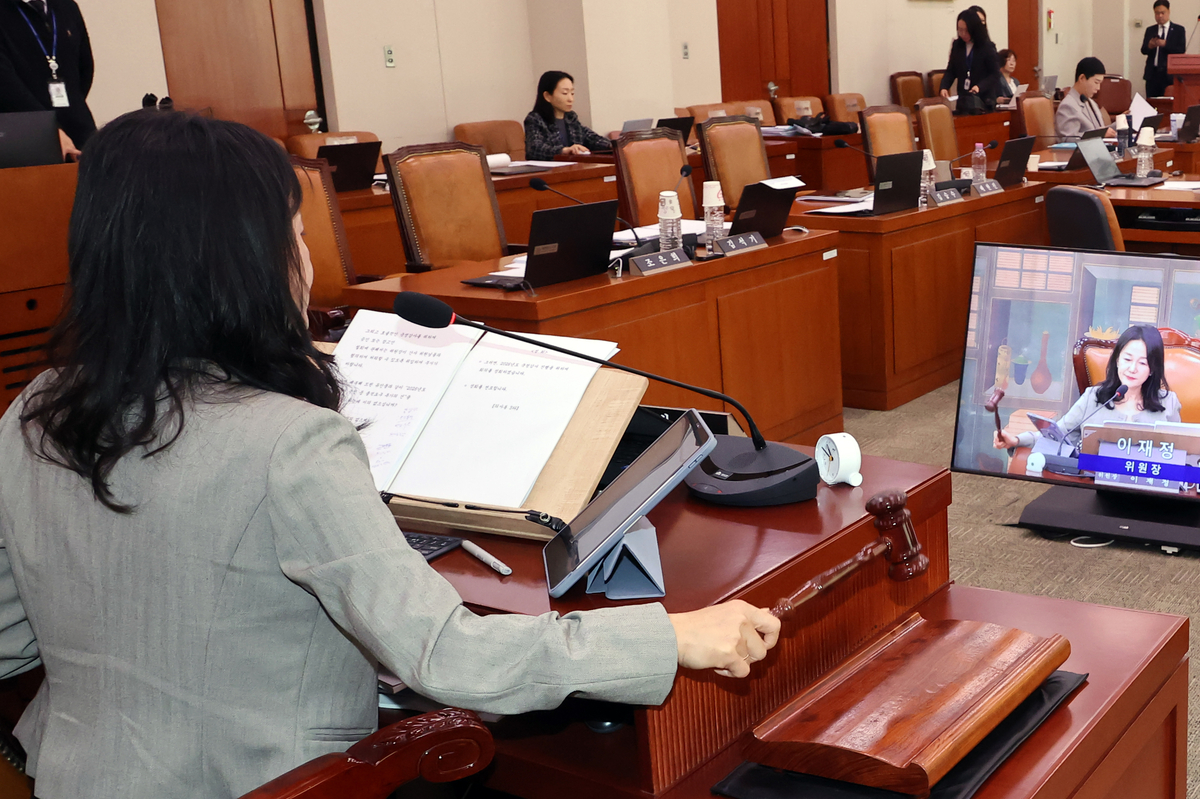 ▲문체위, 국민의힘 위원 퇴장 속 증인 출석 요구의건 의결