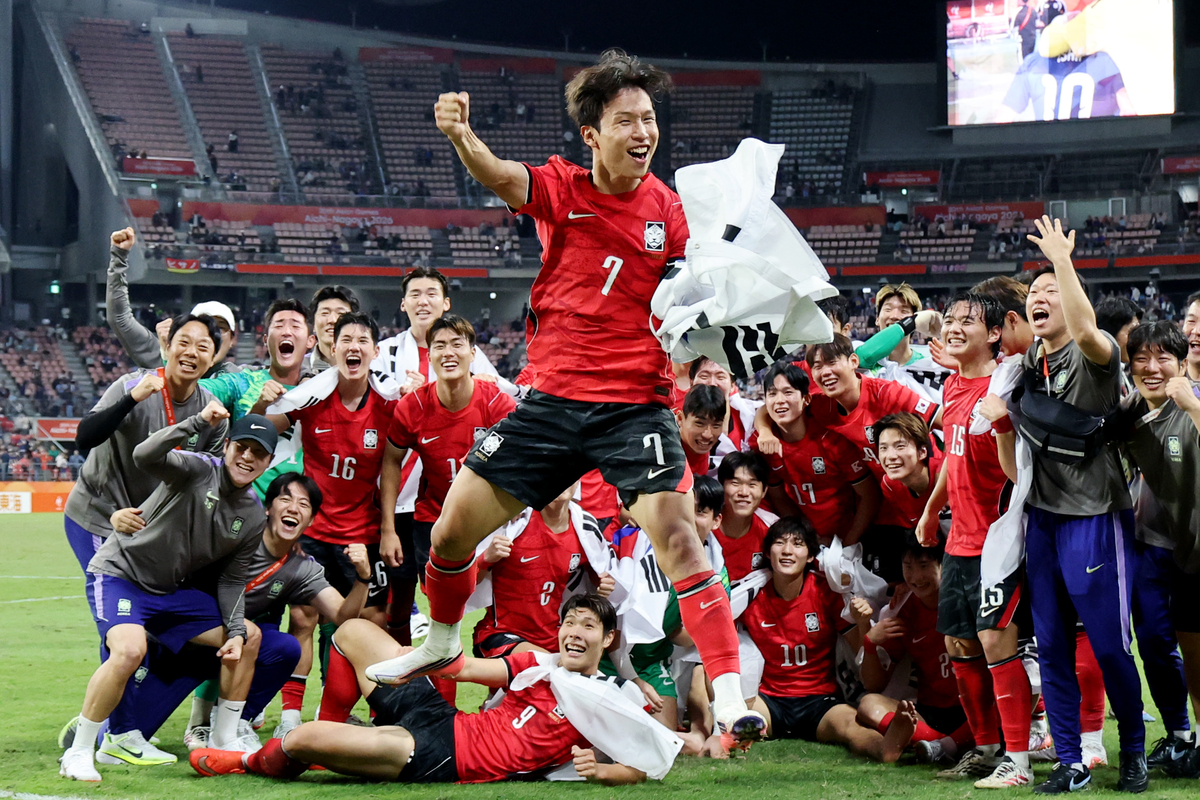 ▲3일 일본 아이치현 도요타 스타디움에서 열린 2026 아이치ㆍ나고야 아시안게임 남자축구 결승에서 금메달을 획득한 엄지성(7)이 기뻐하고 있다. (연합뉴스)