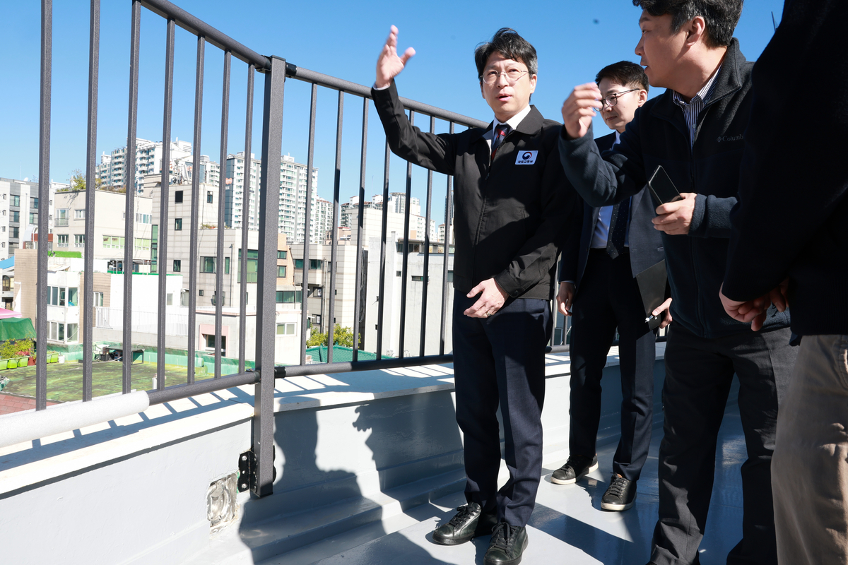 ▲홍지선 장관이 신축 매입임대주택 현장을 방문한 모습.(사진제공=국토교통부) (국토교통부)