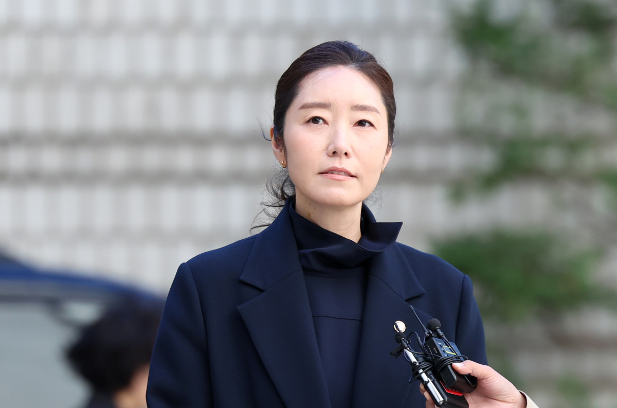 ▲공천헌금 1억원을 수수한 혐의로 기소된 강선우 무소속 의원이 14일 서울 서초구 서울중앙지방법원에서 열린 1심 선고 공판에 출석하고 있다. (뉴시스)