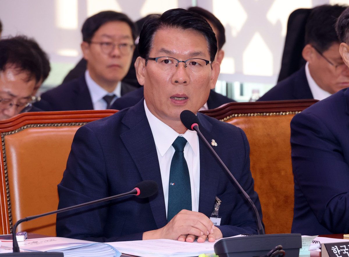 ▲14일 국회에서 열린 농림축산식품해양수산위원회 국정감사에서 김인중 한국농어촌공사 사장이 위원 질문에 답하고 있다. 사진=연합뉴스