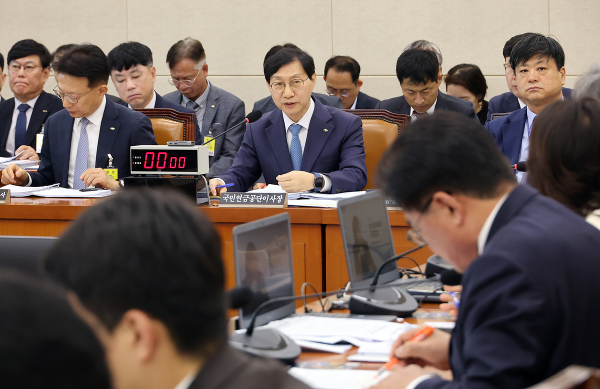 ▲김성주 국민연금공단 이사장이 14일 국회에서 열린 보건복지위원회 국정감사에서 위원 질문에 답하고 있다. 사진=연합뉴스 (사진=연합뉴스)
