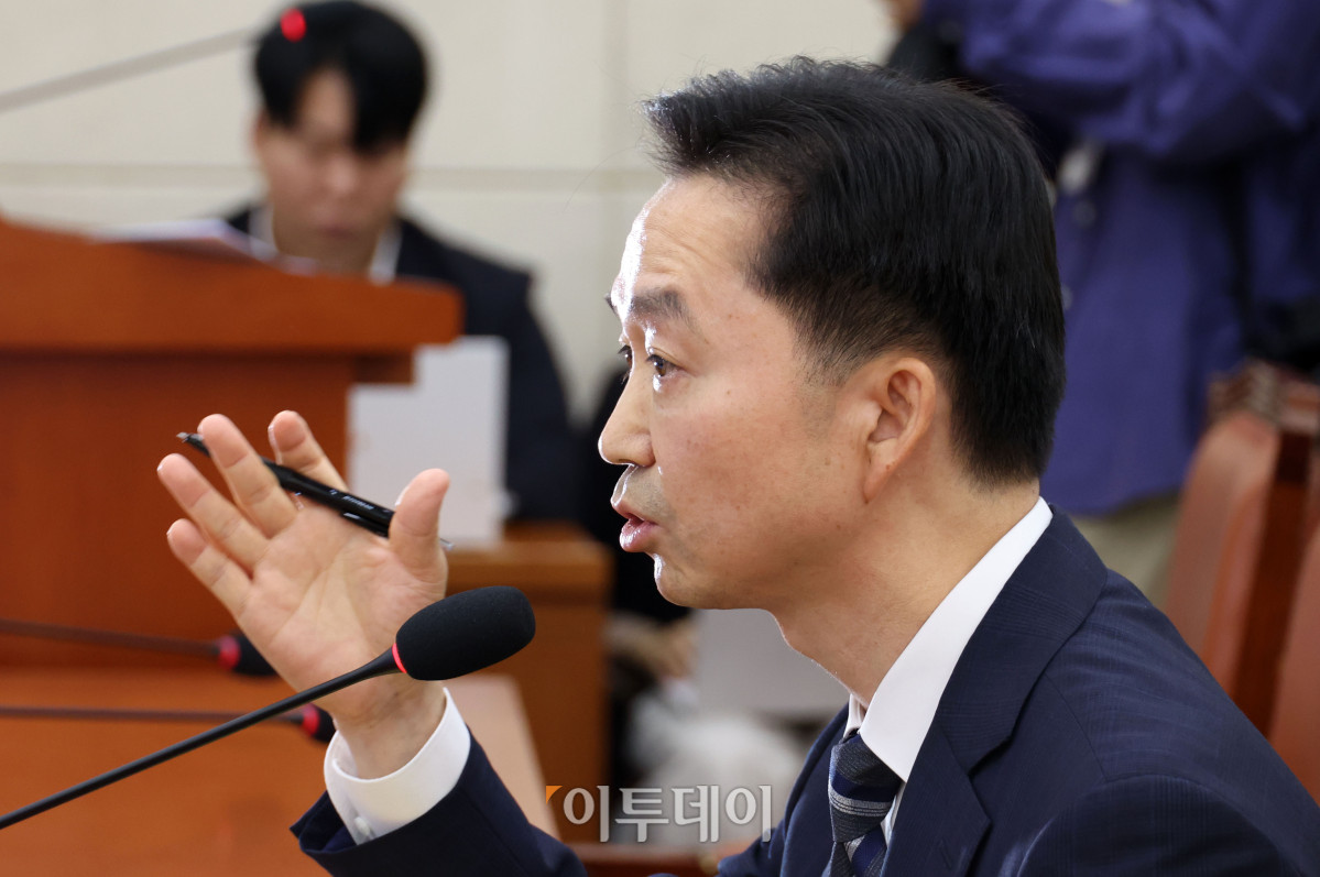 ▲김지용 중대범죄수사청장 후보자가 14일 서울 여의도 국회 행정안전위원회에서 열린 인사청문회에서 의원 질의에 답하고 있다. 고이란 기자 photoeran@