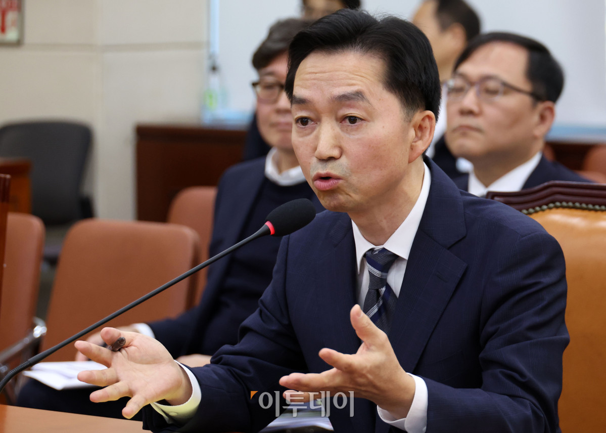 ▲김지용 중대범죄수사청장 후보자가 14일 서울 여의도 국회 행정안전위원회에서 열린 인사청문회에서 의원 질의에 답하고 있다. 고이란 기자 photoeran@