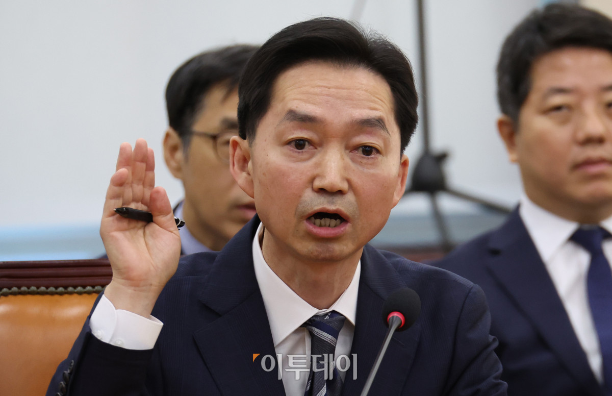 ▲김지용 중대범죄수사청장 후보자가 14일 서울 여의도 국회 행정안전위원회에서 열린 인사청문회에서 의원 질의에 답하고 있다. 고이란 기자 photoeran@