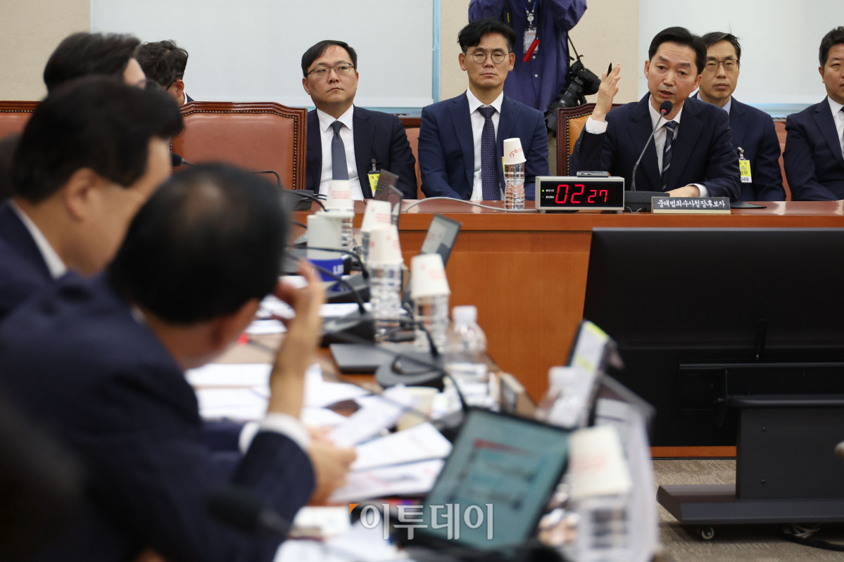 ▲김지용 중대범죄수사청장 후보자가 14일 서울 여의도 국회 행정안전위원회에서 열린 인사청문회에서 의원 질의에 답하고 있다. 고이란 기자 photoeran@