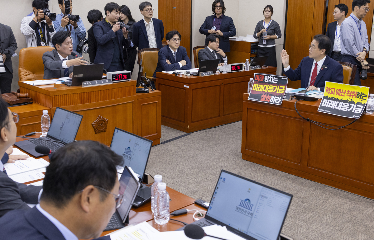 ▲국회 재정경제기획위원회가 8일 국회에서 기획예산처 국정감사를 하고 있다.