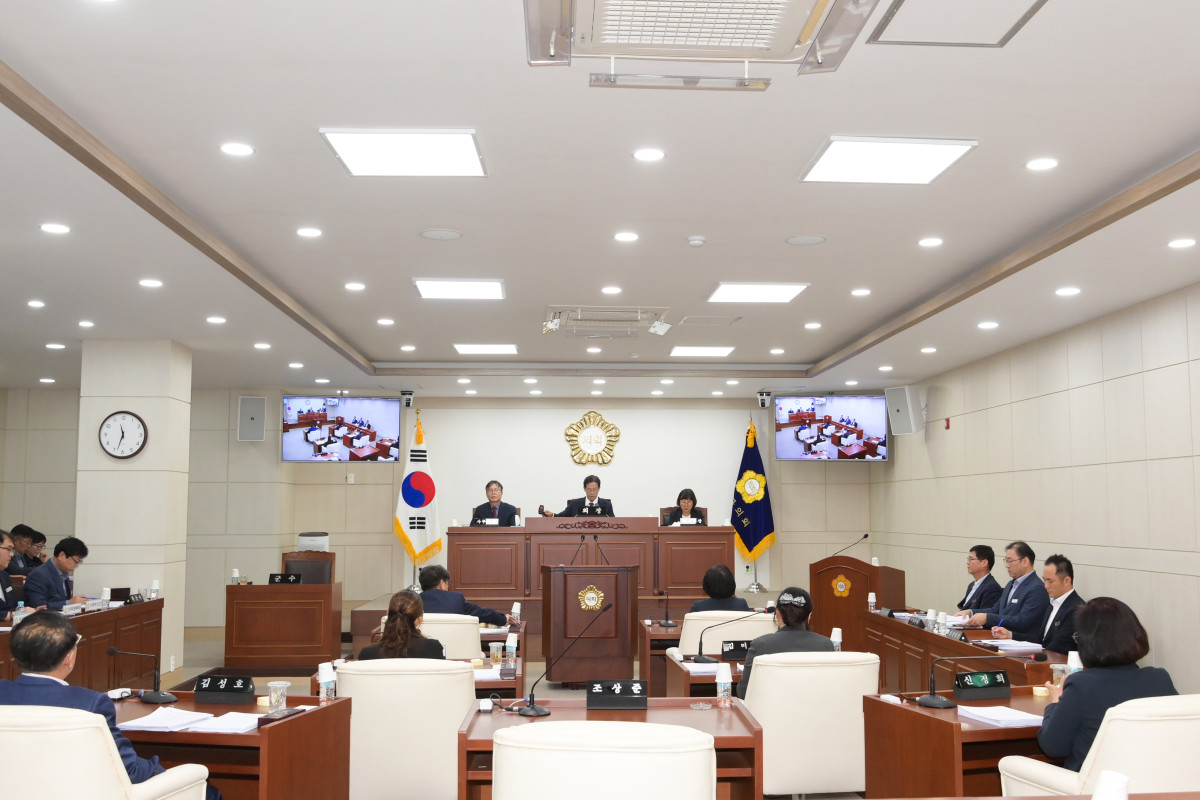 ▲영덕군의회가 10월 14일부터 20일까지 5일간 제327회 임시회를 열고 주요 안건 심사와 지역개발사업장 현장점검에 나선다. (영덕군의회)