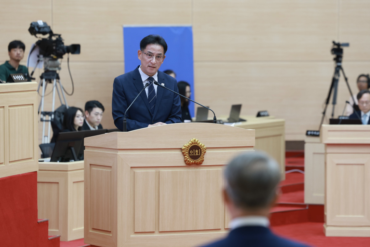 ▲박문옥 전남광주통합특별시의원이 14일 열린 제4회 임시회 본회의에서 의대 신설 후보대학 추천 과정의 부지 평가기준과 관련해 시정질문을 하고 있다. (사진제공=전남광주통합특별시의회)