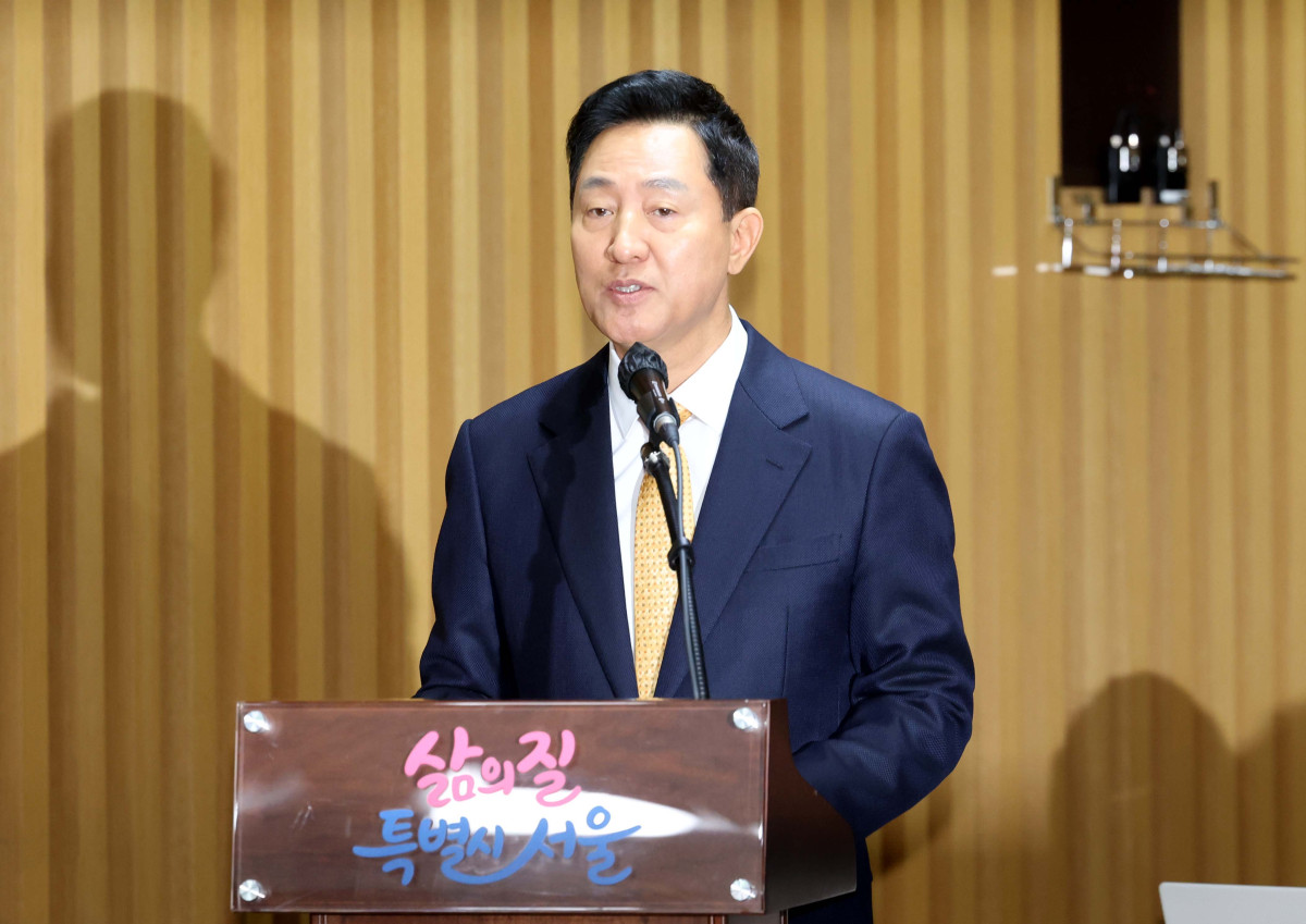 ▲오세훈 서울시장이 15일 서울 중구 서울시청에서 열린 국회 행정안전위원회의 서울시에 대한 국정감사에서 인사말을 하고 있다. 신태현 기자 holjjak@