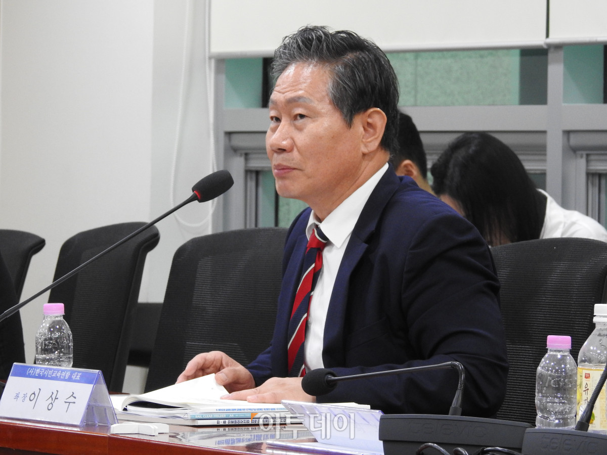 ▲이상수 한국시민교육연합 대표가 15일 국회에서 열린 세미나에서 보툴리눔 톡신 관련 기술이 국가핵심기술에서 해제돼야 한다고 주장했다. (노상우 기자 nswreal@)