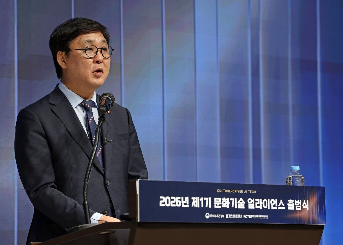 ▲최휘영 문화체육관광부 장관이 15일 서울 강남구 엘리에나 호텔 강남 컨벤션홀에서 열린 2026년 제1기 문화기술 얼라이언스 출범식에서 축사를 하고 있다. (문화체육관광부)