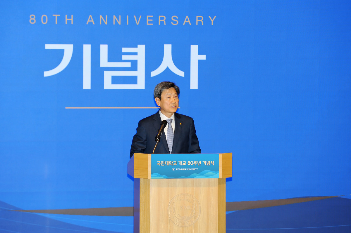 ▲16일 서울 성북구 국민대 본부관 학술회의장에서 열린 80주년 기념식에서 정승렬 총장이 기념사를 하고 있다. (사진=국민대)
