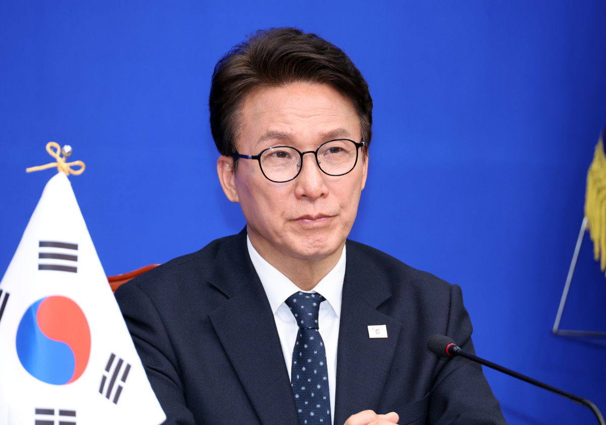 ▲더불어민주당 김민석 대표가 15일 국회에서 미즈시마 고이치 주한일본대사를 접견하는 도중 잠시 생각에 잠겨 있다. 2026.10.15 (사진=연합뉴스)