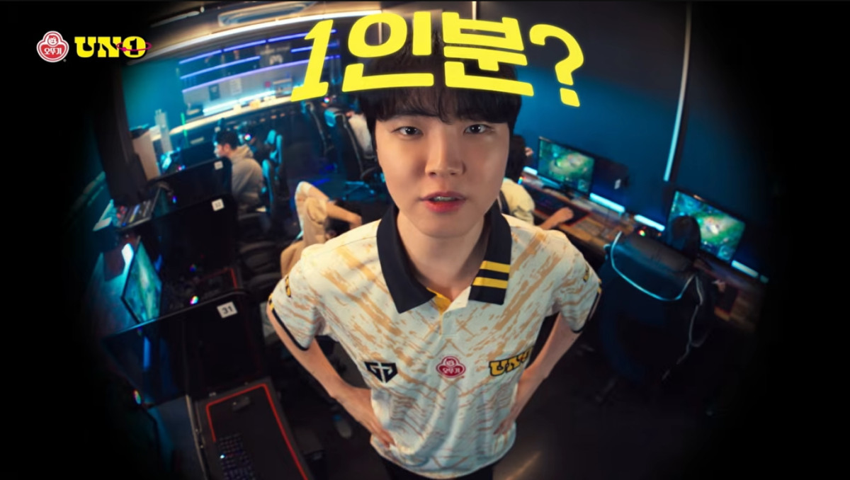 ▲오뚜기의 1인분 핸디푸드 브랜드 ‘우노(UNO)’ 광고. ‘쵸비처럼 확실하게 1인분! 쵸맛난 UNO 피자’ 편. (출처=유튜브 채널 ‘오뚜기 Daily’ 캡처)