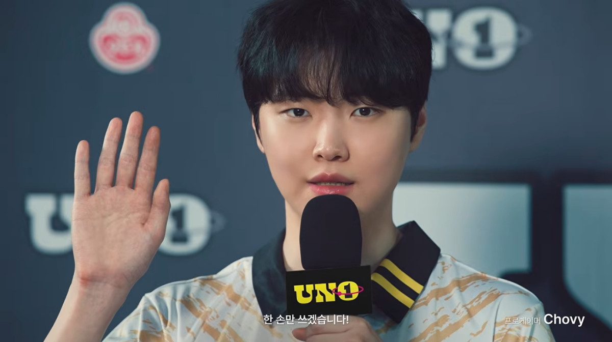 ▲오뚜기의 1인분 핸디푸드 브랜드 ‘우노(UNO)’ 광고. ‘쵸비의 충격 선언 “이번 대회는 한 손만 쓰겠습니다”’ 편. (출처=유튜브 채널 ‘오뚜기 Daily’ 캡처)