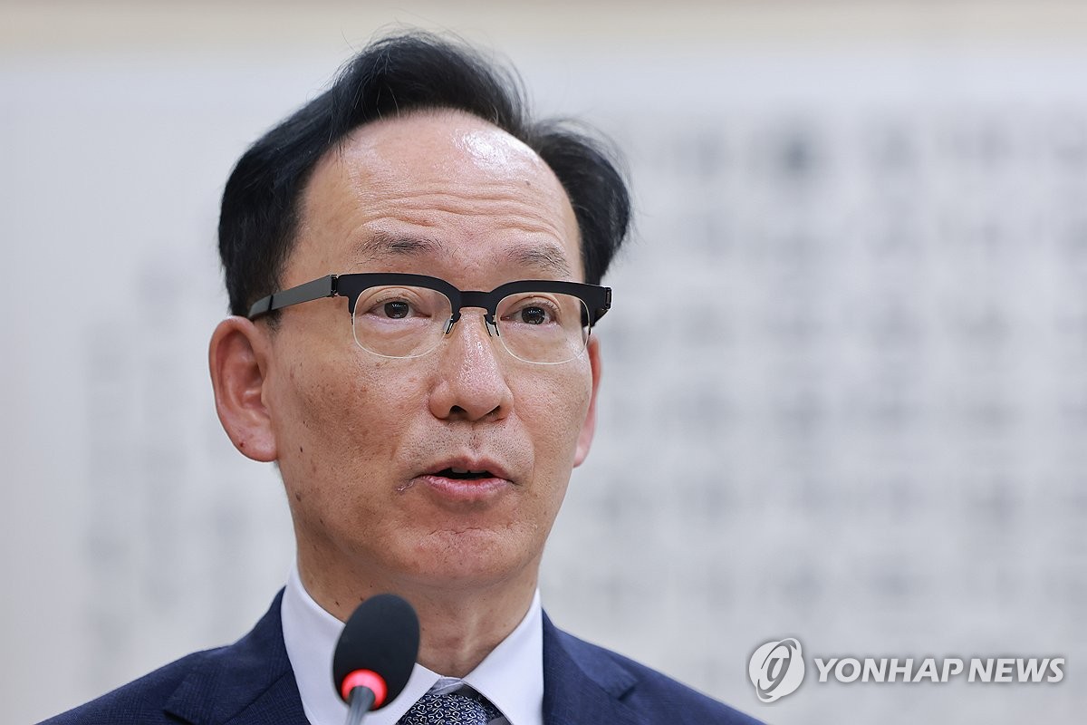 ▲김대웅 서울고등법원장이 16일 국회 법제사법위원회에서 열린 서울고등법원, 서울중앙지방법원 등에 대한 국정감사에서 인사말과 업무보고하고 있다. (연합뉴스)
