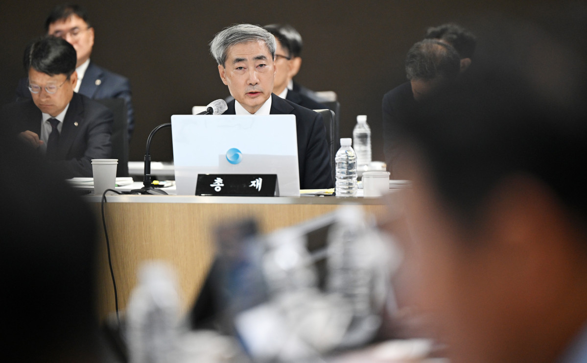 ▲신현송 한국은행 총재가 12일 서울 중구 한국은행에서 열린 국정감사에서 의원 질의에 답하고 있다. (연합뉴스)