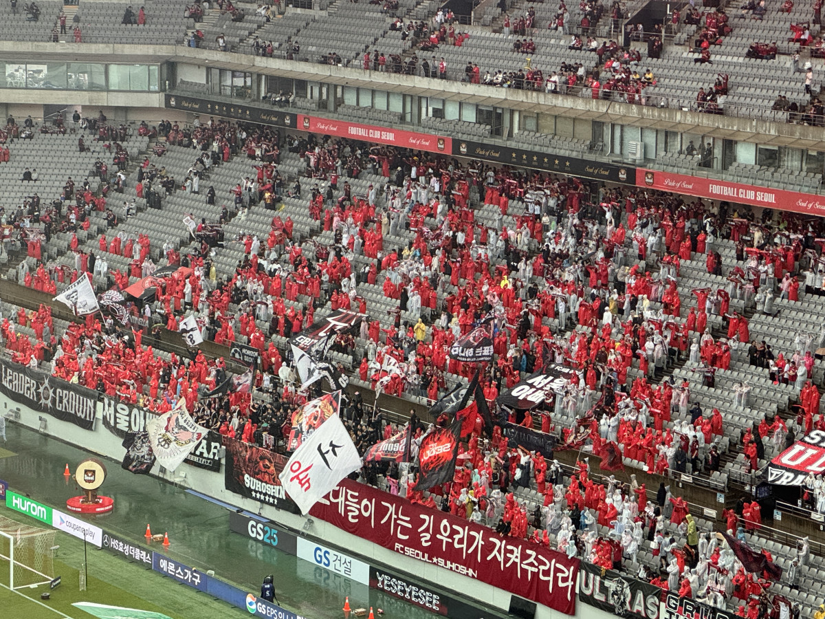 ▲경기 전 응원하는 서울 팬들. (박상군 기자 kopsg@)