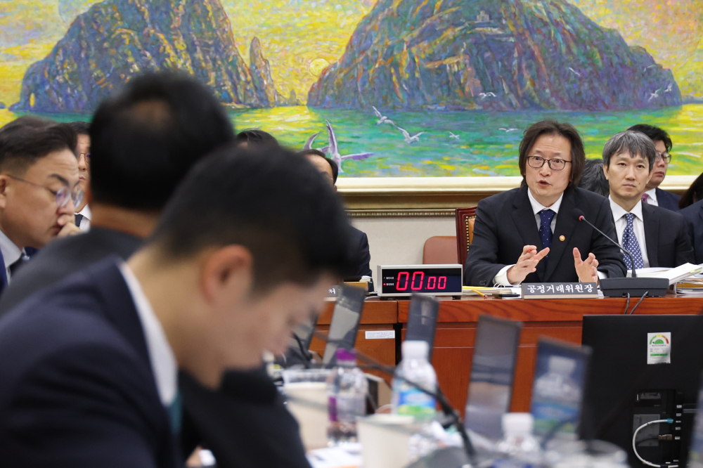 ▲주병기 공정거래위원장이 14일 서울 여의도 국회에서 열린 정무위원회 국정감사에서 의원 질의에 답하고 있다. (사진=고이란 기자 photoeran@)