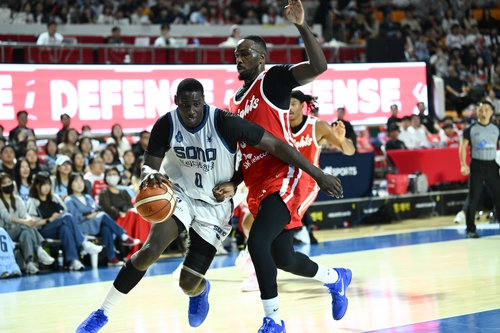 ▲자니 오브라이언트(왼쪽)와 자밀 워니. (출처=KBL 제공, 연합뉴스)