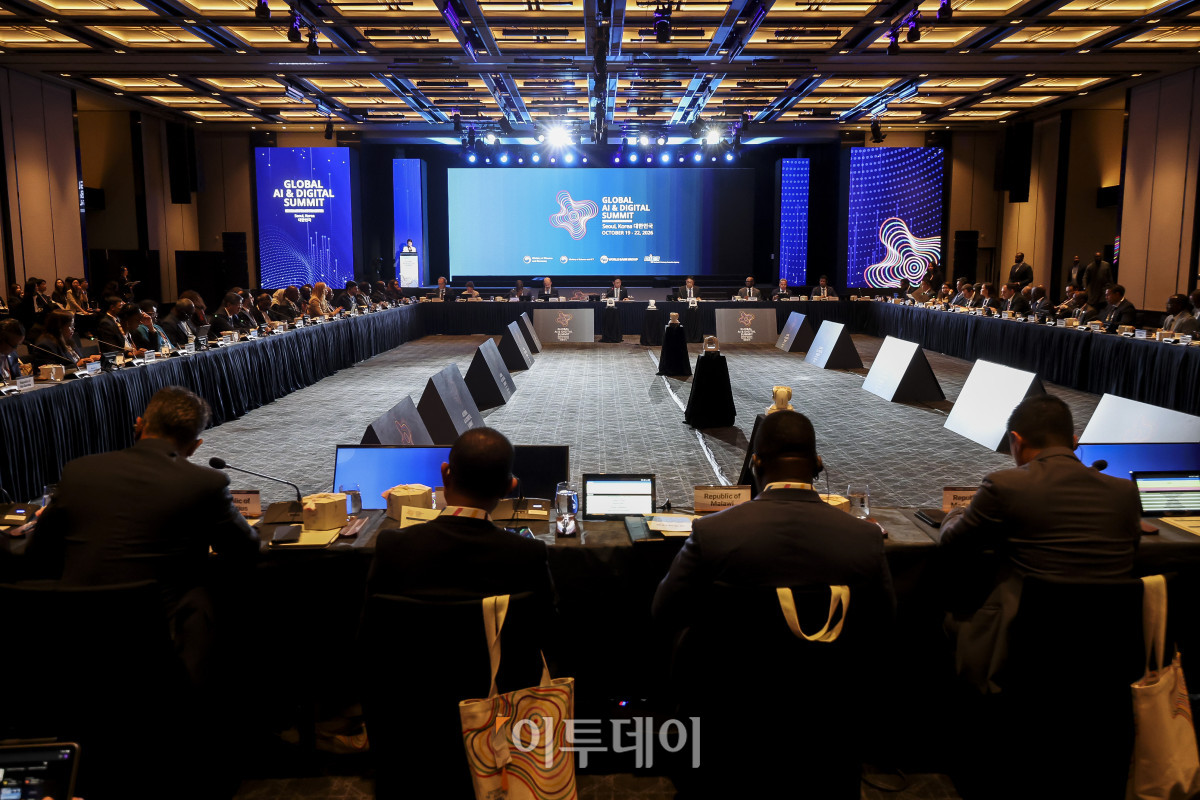 ▲배경훈 부총리 겸 과학기술정보통신부 장관이 19일 오전 서울 용산구 그랜드 하얏트 서울에서 열린 글로벌AI·디지털 장관 회의에서 환영사를 하고 있다. 고성준 기자 joonko1@
