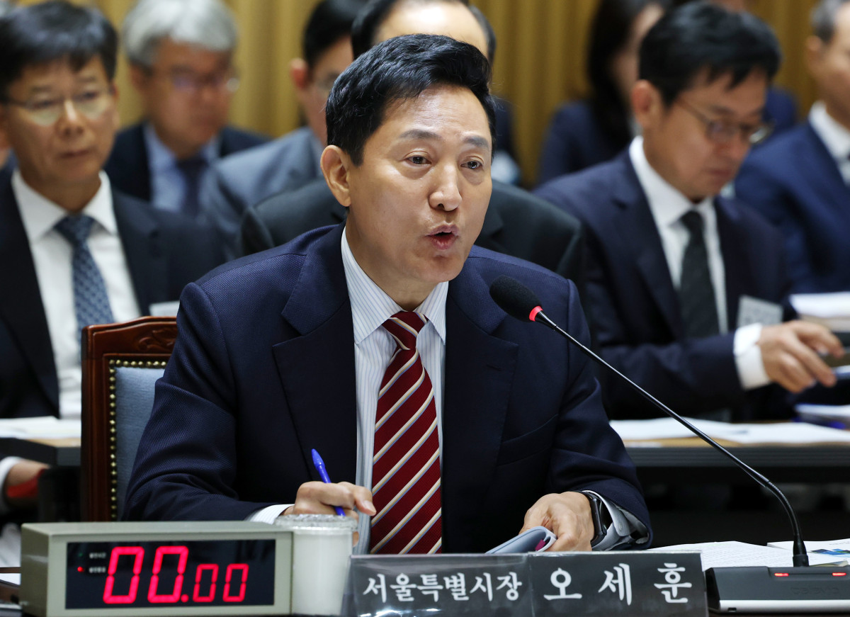 ▲오세훈 서울시장이 19일 오전 서울 중구 서울시청에서 열린 국회 국토교통위원회 서울시 국정감사에 참석해 의원들의 질의에 답하고 있다. 2026.10.19. (뉴시스)