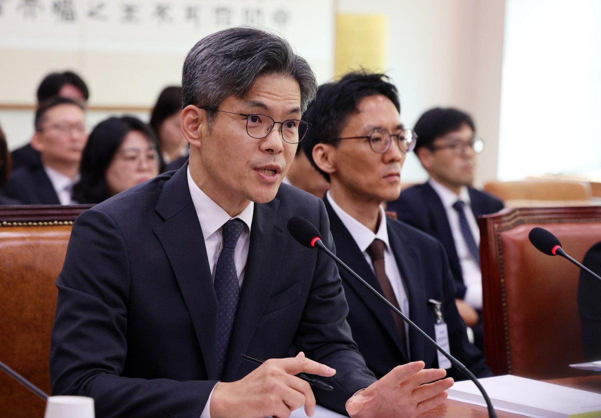 ▲박철우 서울중앙지방공소청장이 19일 서울 여의도 국회에서 열린 법제사법위원회 국정감사(서울광역공소청 등)에서 의원 질의에 답변하고 있다. (뉴시스)
