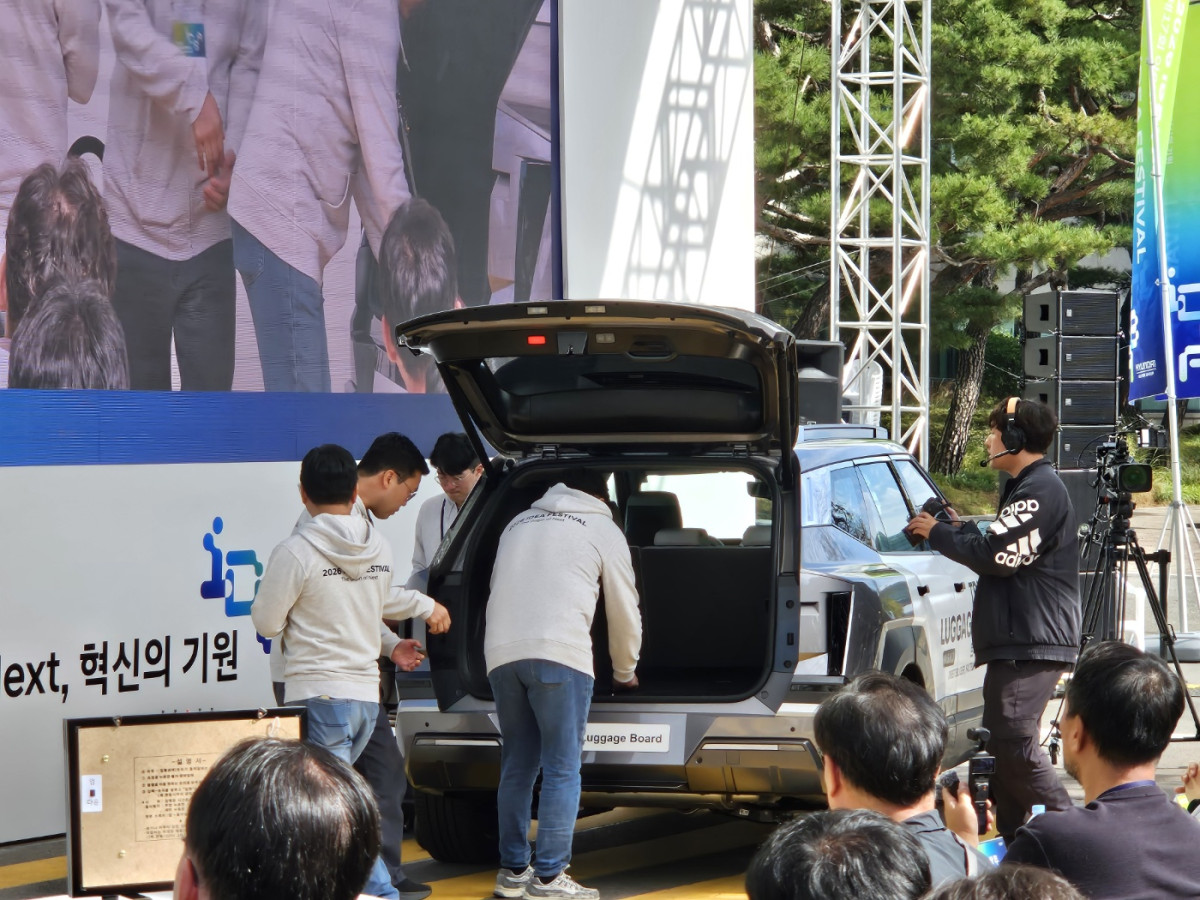 ▲'M.S.V.2'팀이 '2026 아이디어 페스티벌'에서 자신들의 아이디어를 시연하고 있다. (문현호 기자 m2h@)