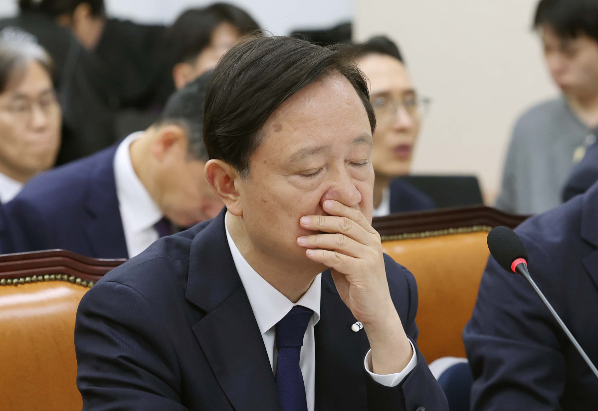 ▲이찬진 금융감독원장이 19일 서울 여의도 국회에서 열린 정무위원회의 금감원 등에 대한 국정감사에서 잠시 눈을 감고 있다. 신태현 기자 holjjak@