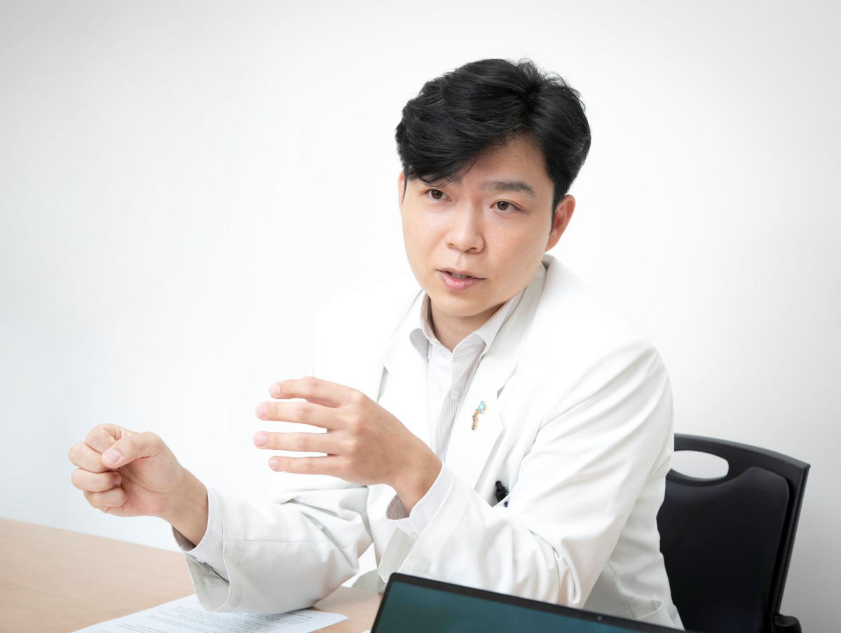 ▲서정국 중앙대병원 소화기내과 교수가 염증성 장질환에 대해 설명하고 있다. (이투데이DB)