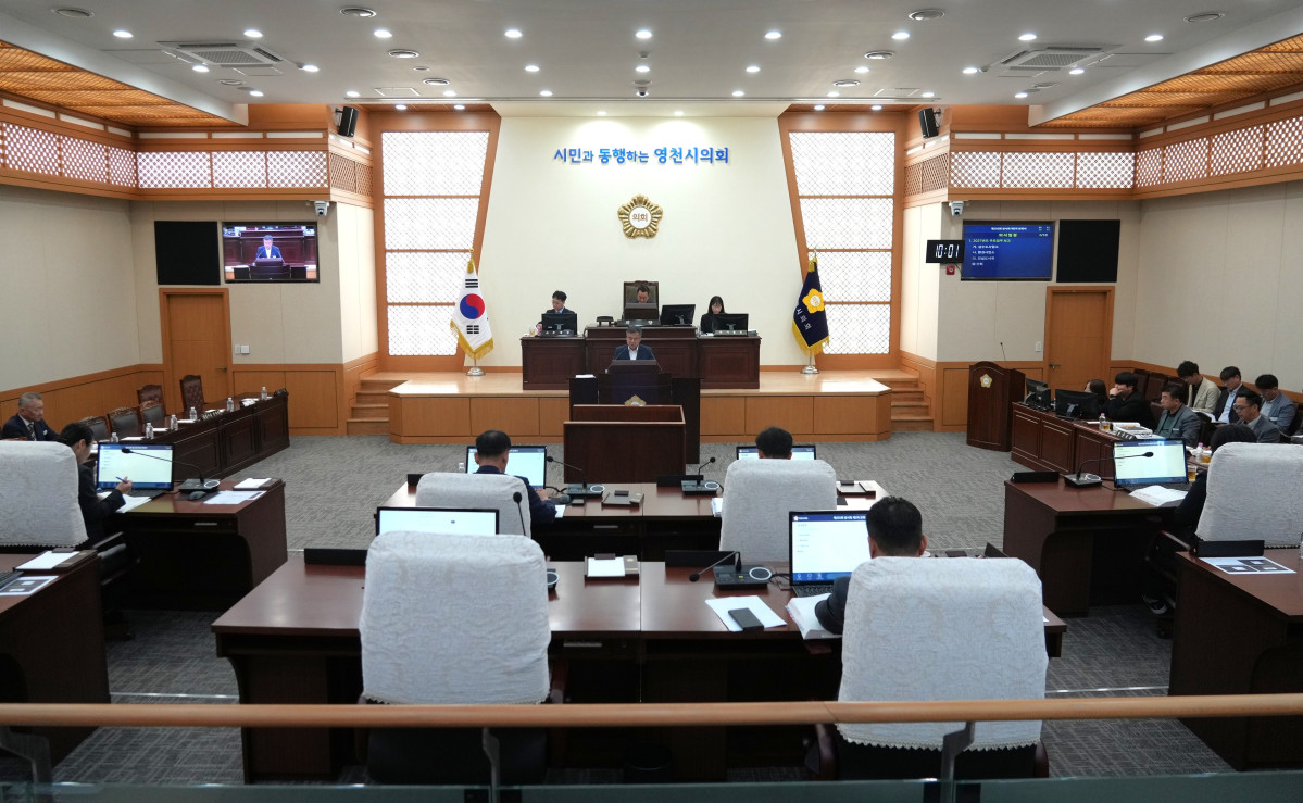 ▲영천시의회(의장 하기태)는 19일 제255회 임시회 제5차 본회의를 열고, 집행부의 주요업무보고 넷째 날 일정을 이어가며 시정 현안 문제에 대한 대책마련을 촉구했다. (영천시의회)
