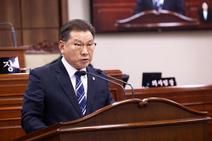▲전남광주 순천시의회 이향기 의원이 의회 본회의장에서 해룡면 선거구 복구를 촉구하는 발언을 하고 있다. (순천시의회)