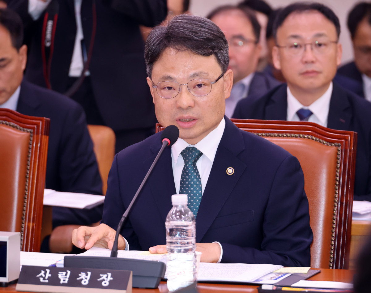 ▲박은식 산림청장이 20일 국회에서 열린 농림축산식품해양수산위원회 국정감사에서 위원 질문에 답하고 있다. (연합뉴스)