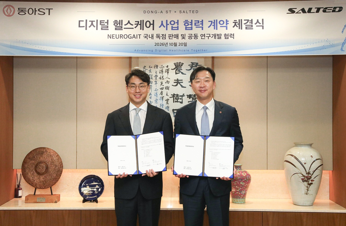 ▲▲(왼쪽부터)조형진 솔티드 대표, 정재훈 동아에스티 사장 사진.(출처=회사 제공)
