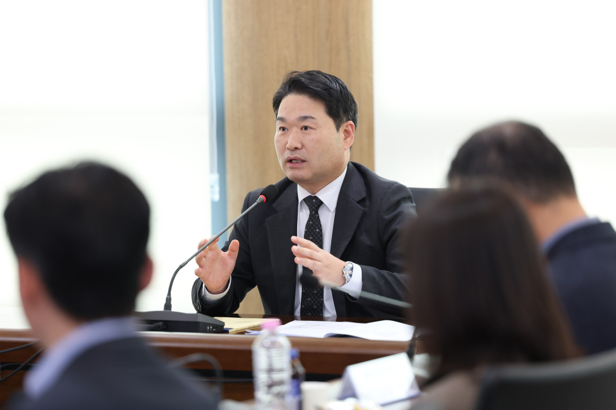 ▲박헌 관세청 차장이 20일 인천세관에서 열린 마약특별검사 추진상황 점검회의에서 모두발언을 하고 있다. (관세청)