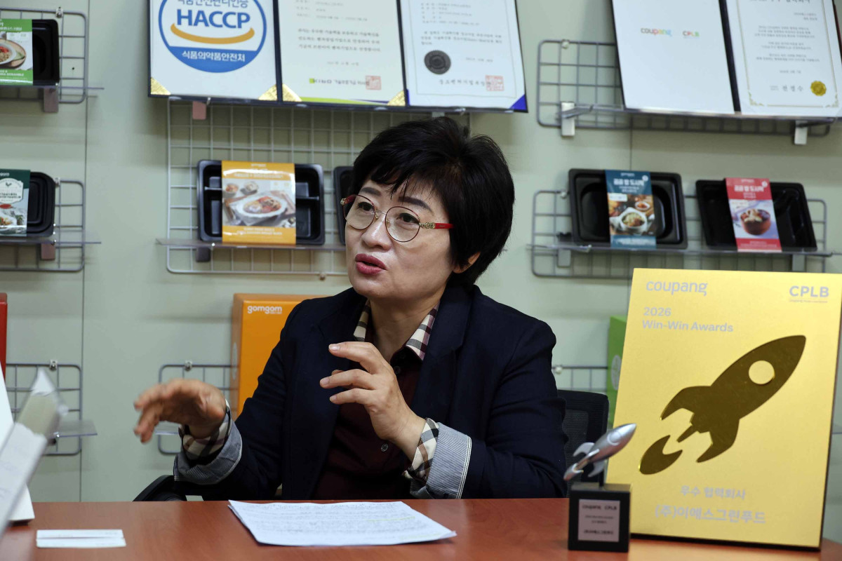 ▲충북 진천 이에스그린푸드 사무실에서 전금성 대표가 본지와 인터뷰를 하고 있다. (정영인 기자 oin@)