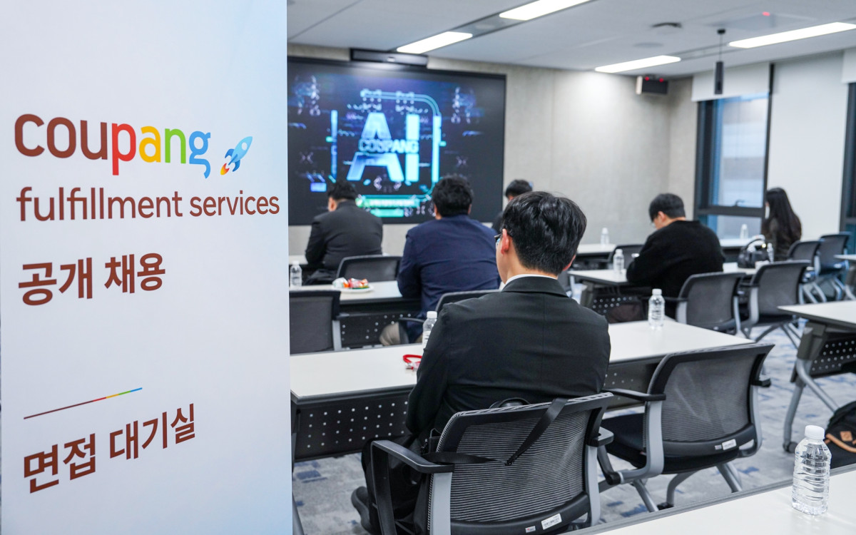 ▲쿠팡풀필먼트서비스가 20일 서울 송파구 오피스에서 ‘물류리더 START 1기’ 지원자를 대상으로 면접을 진행했다. (사진제공=쿠팡)