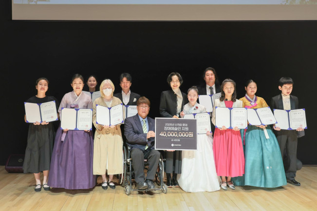 ▲단체사진. (사지제공=롯데장학재단)
