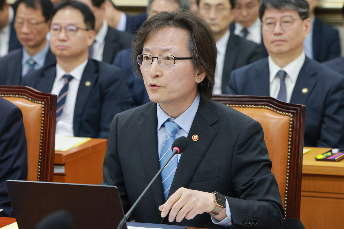 ▲주병기 공정거래위원장이 21일 국회 정무위원회에서 열린 비금융 분야 종합감사에서 지난 12일 국감에서 주 위원장이 재벌·대기업에 대해 발언한 것과 관련해 설명하고 있다. (연합뉴스)
