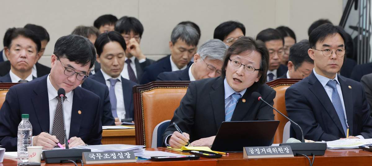 ▲주병기 공정거래위원장이 21일 국회 정무위원회에서 열린 비금융 분야 종합감사에서 정무위원 질의에 답하고 있다. 2026.10.21 (사진=연합뉴스)